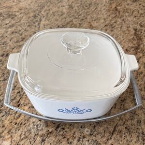 Corningware White Dish w/Cornflower Blue Pattern. 2.5 Qt w/ Lid & Stand Trivet!